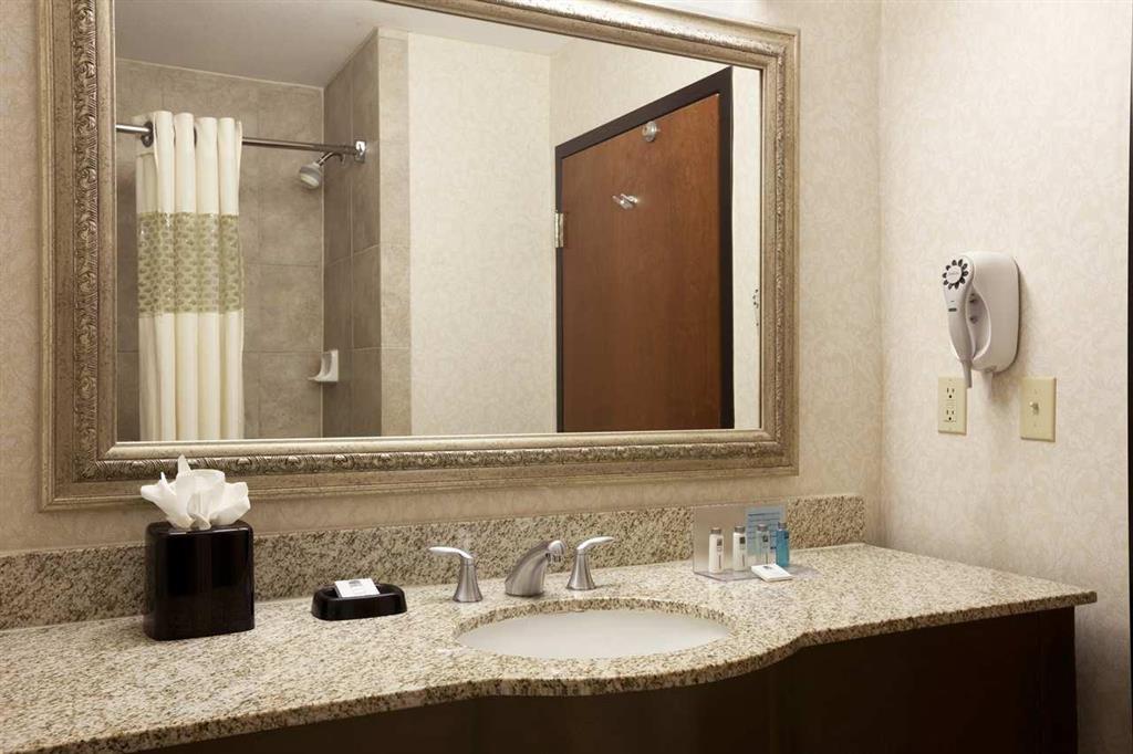 Hampton Inn & Suites Houston-Westchase Номер фото